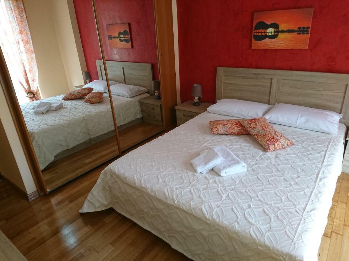 Апартаменты в Паграти — 90 кв. м., спальни: 2, собственных ванных: 1 Афины Экстерьер фото